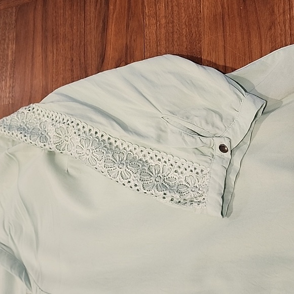 Torrid Challis with Embroidered Sleeve Top sz 0 (L -10) - Picture 8 of 14